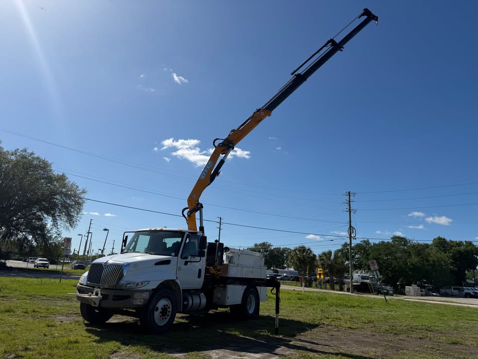Arborist Agent crane truck with boom extended
